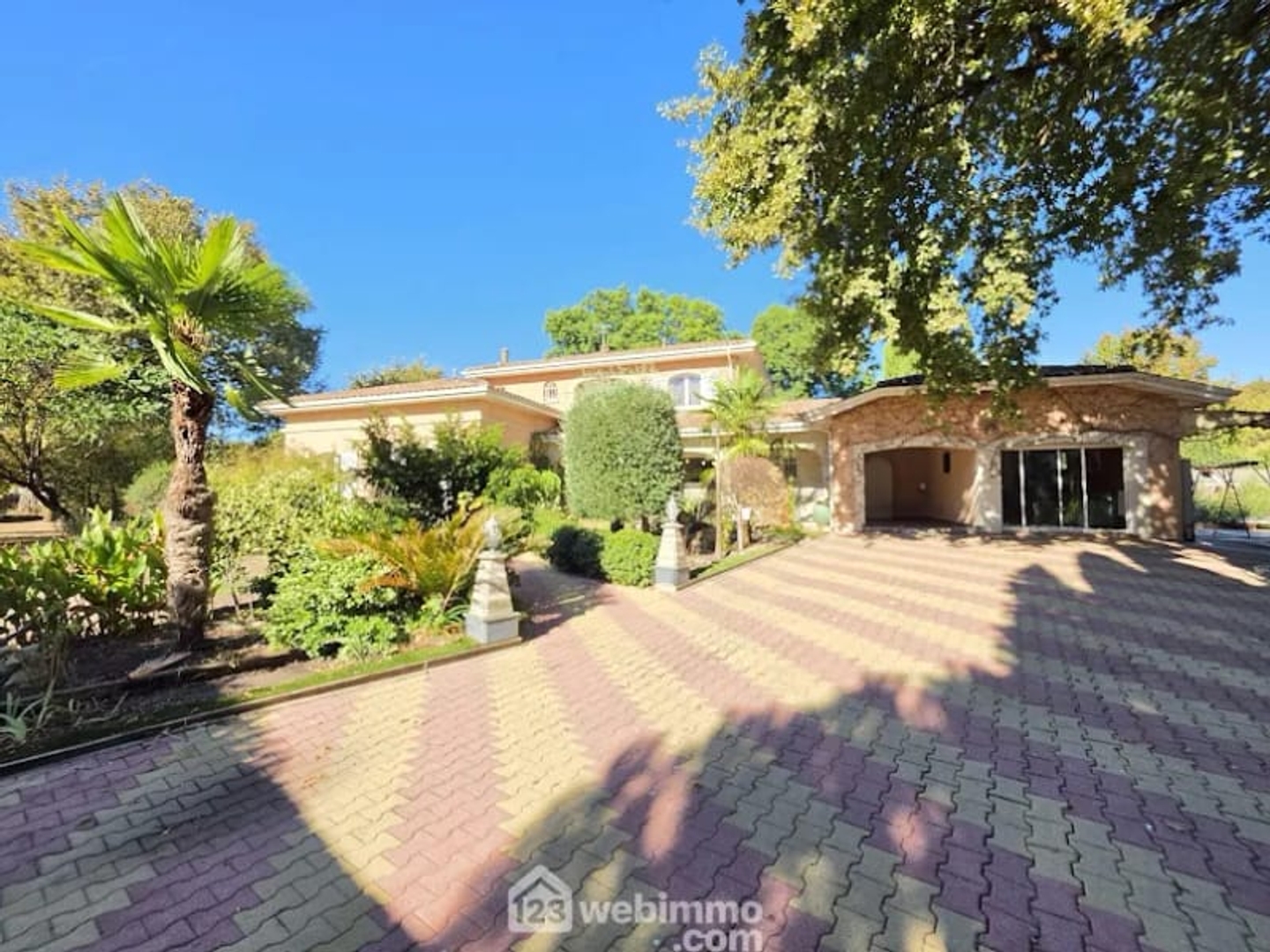 Maison à vendre - 6 pièces - 220m2 - Le Pian-Médoc (33290)