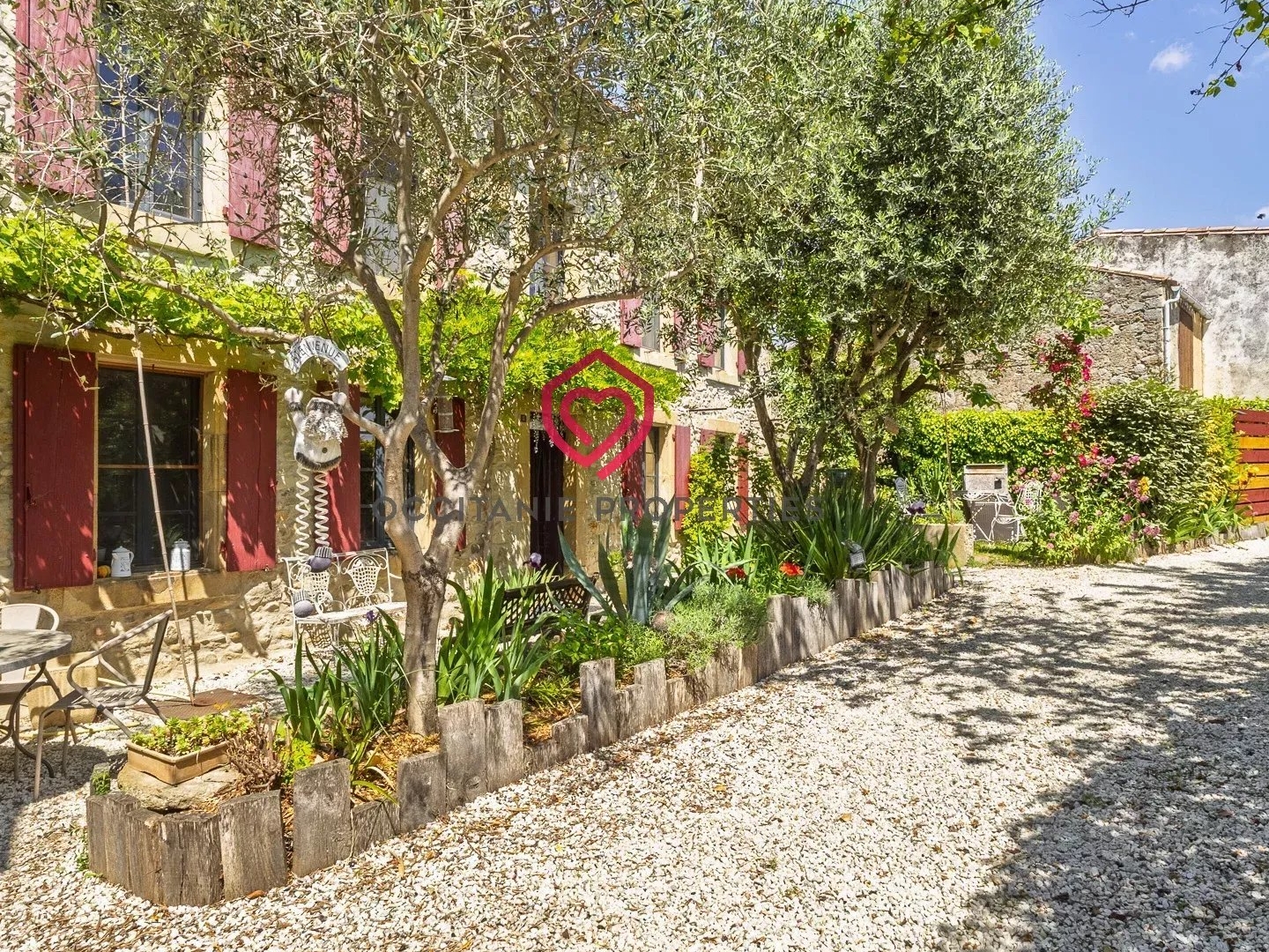 Maison de caractère avec gîte et chambres d'hôtes au coeur des vignobles du Pays Cathare