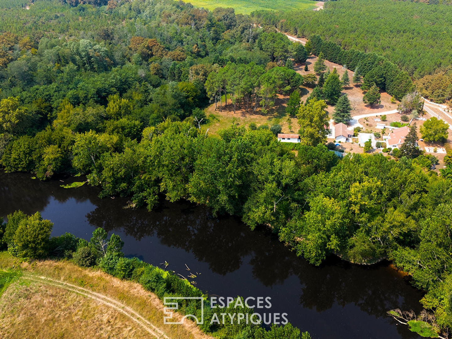 Bâtisse de 1850 rénovée avec piscine et dépendance dans les Landes