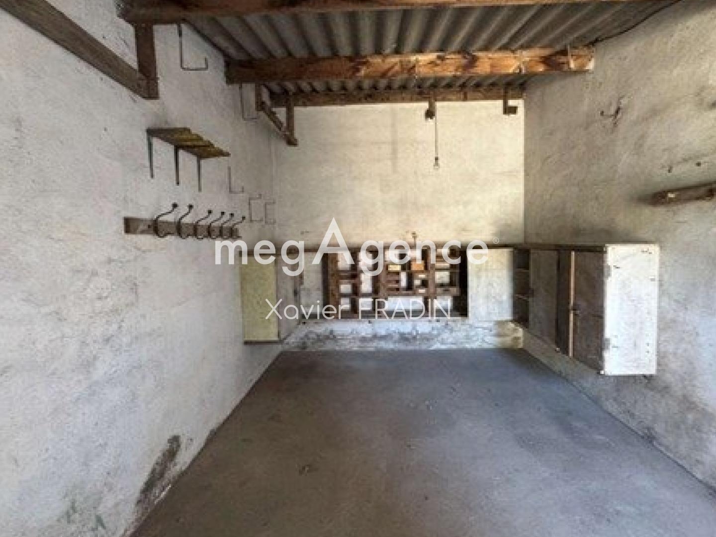 Garage idéalement situé, à deux pas de la rue piétonne et de la plage. Hors copropriété !