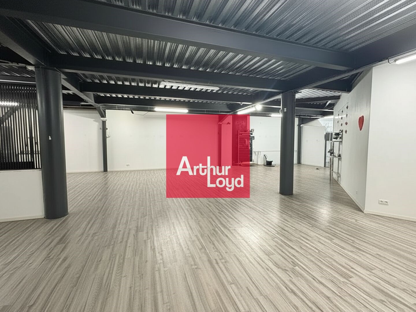 Local commercial 551 m²