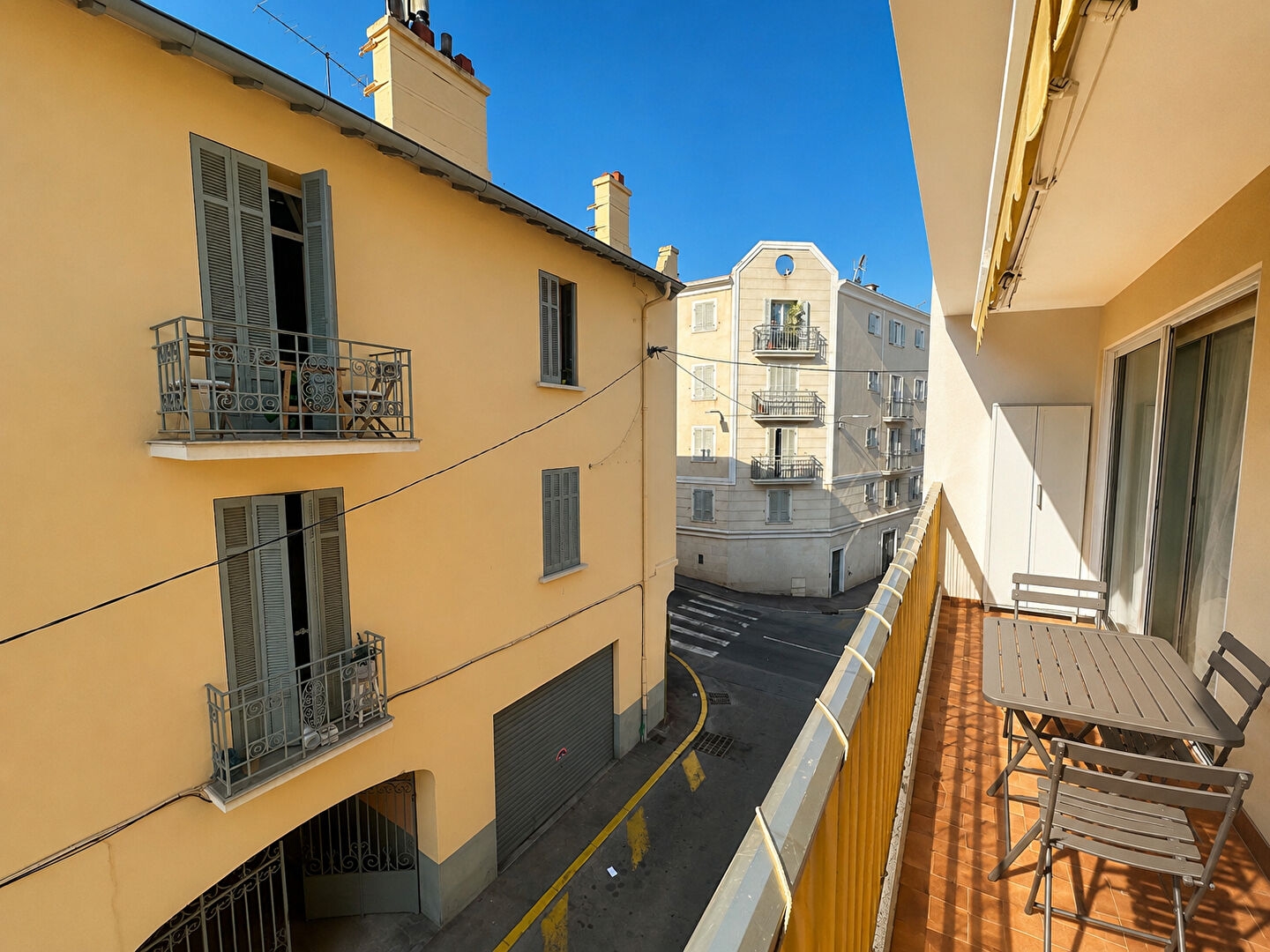 A vendre appartement 2 pièces en plein coeur de centre ville à Saint Raphaël entièrement rénové