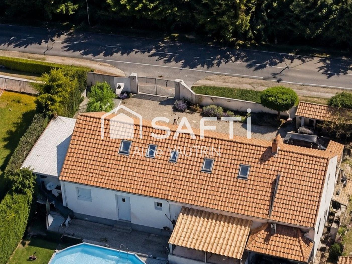 Blaisy-Bas, 8 kms de Sombernon, belle maison familiale 5 chambres, 2 garages