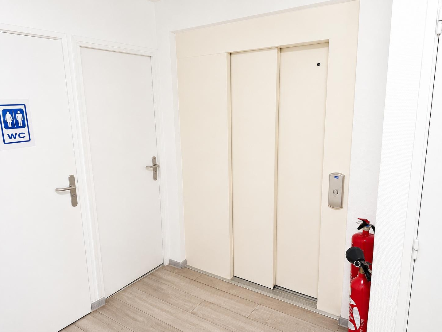 Locaux à vendre - 390m2 - Solliès-Pont (83210)