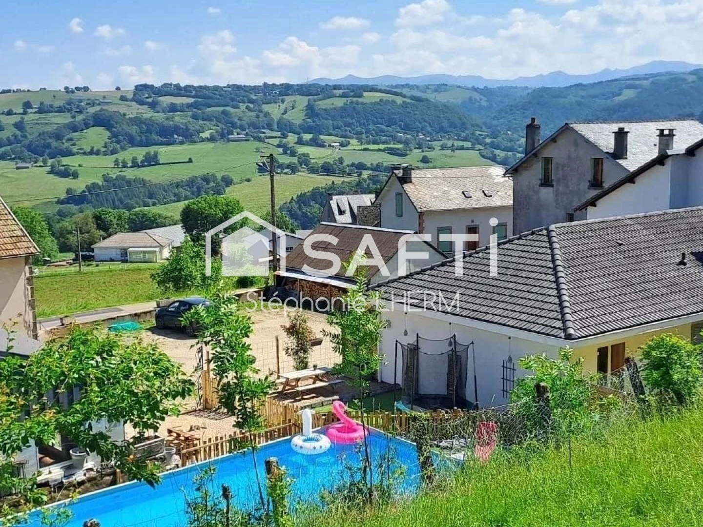 Ensemble immobilier d'exception, alliant élégance et modernité.