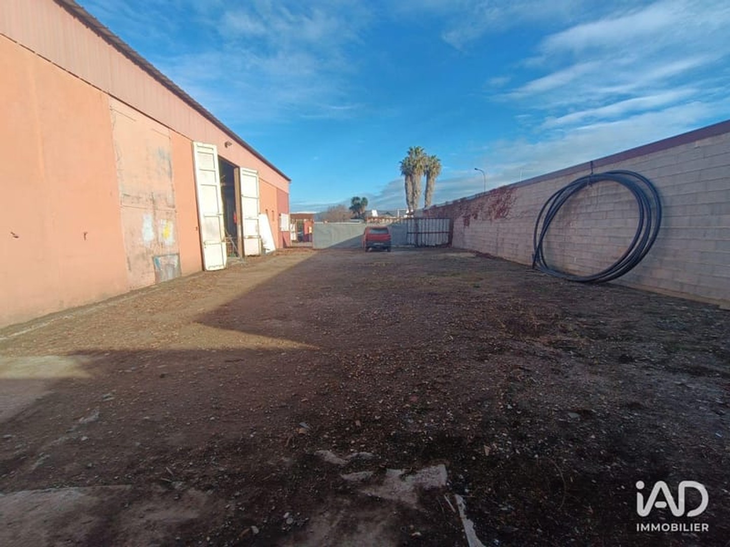 Immeuble commercial 3 pièces 325 m²