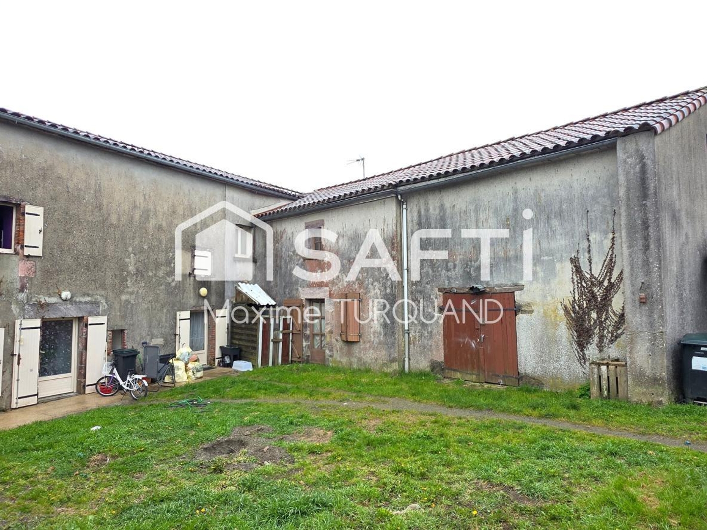 Immeuble à vendre - 313m2 - Menomblet (85700)