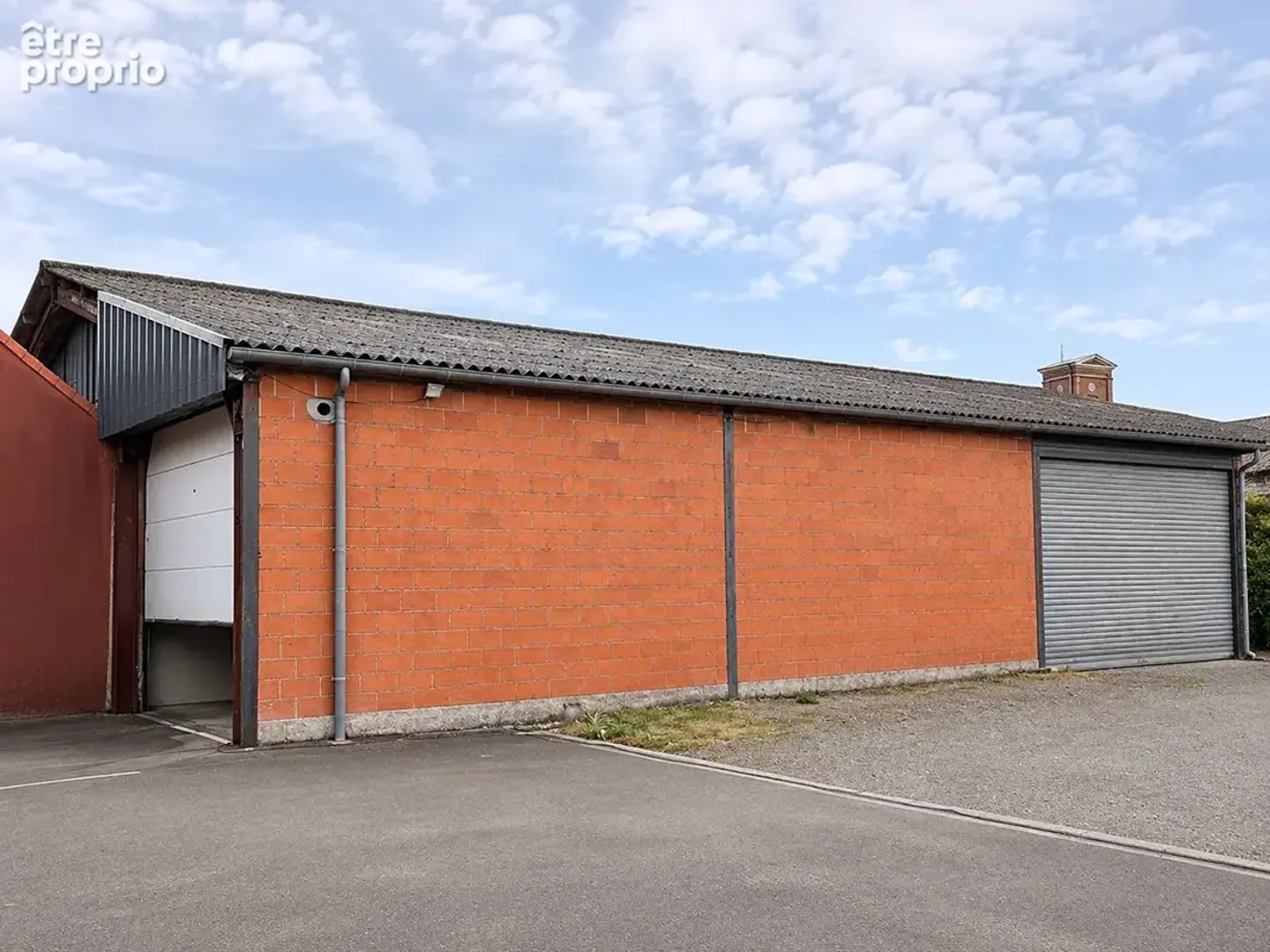 RARE, Bâtiment de 450 m² à fort potentiel : Activité, stockage ou projet de loft(s)