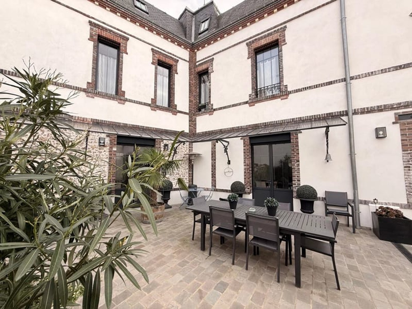 Maison 10 pièces 320 m²