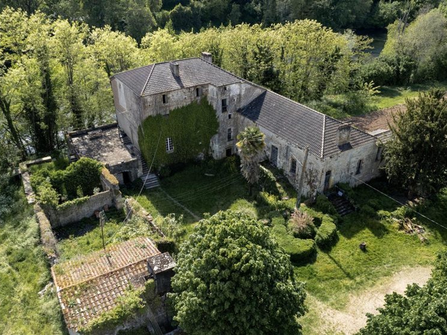 Maison à vendre - 10 pièces - 350m2 - Puy-L'évêque (46700)