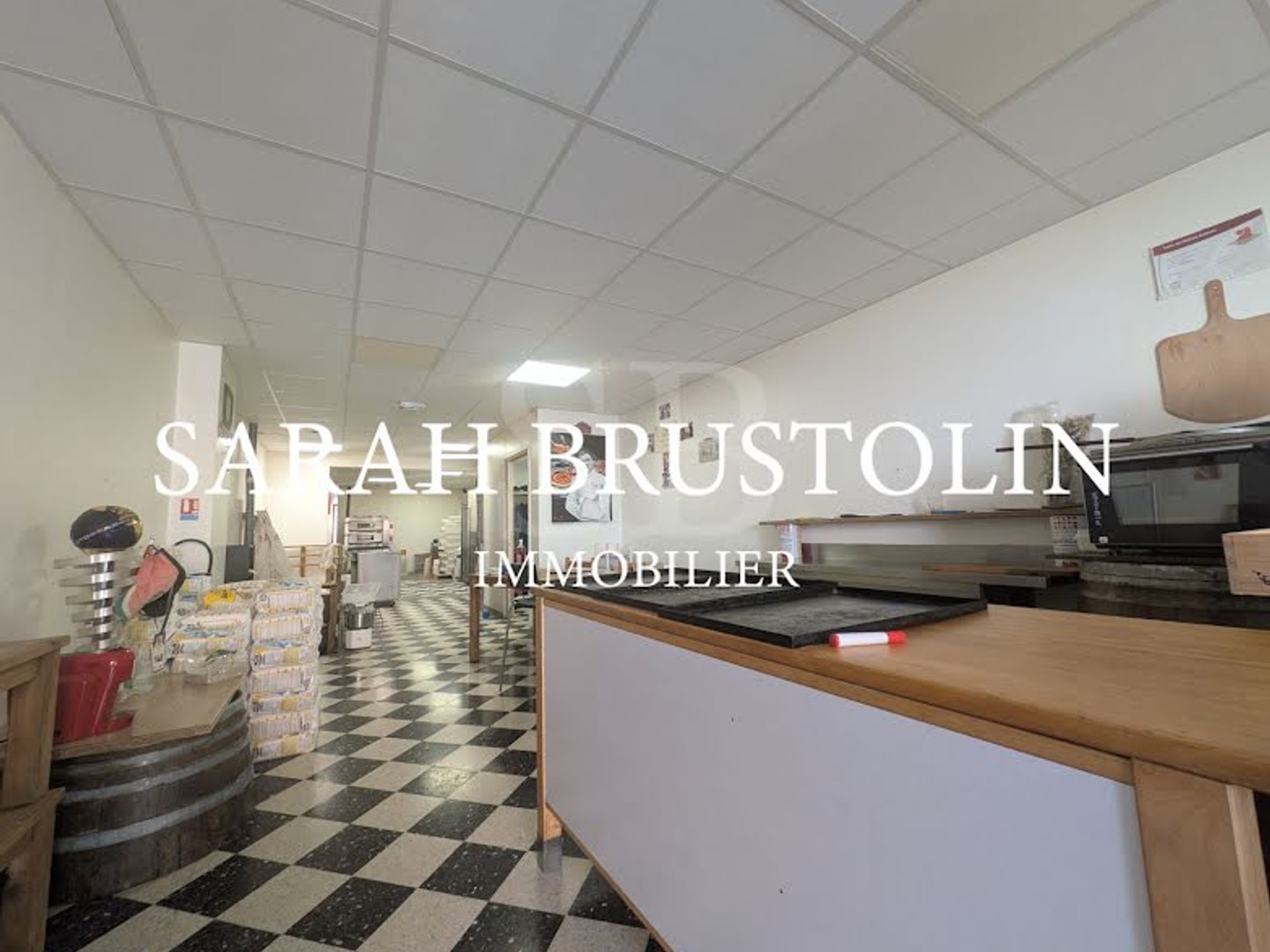 Local 2 pièces 112 m²