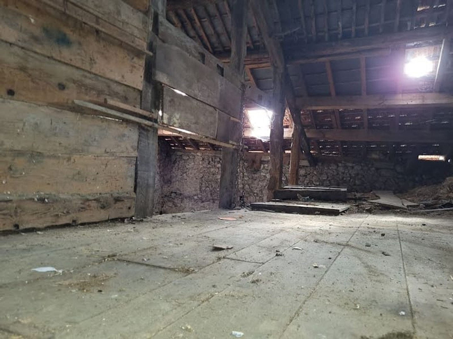 Parking / garage / box à vendre - 130m2 - Collonges (01550)