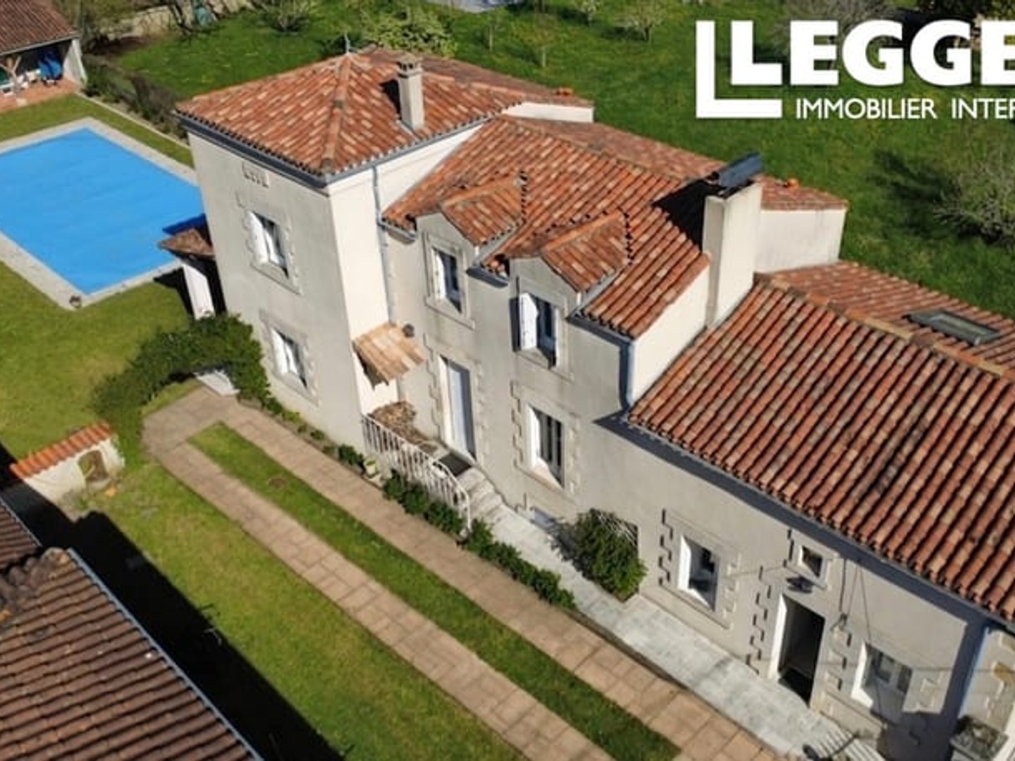 Maison de caractère atypique avec piscine aux portes d'Angoulême
