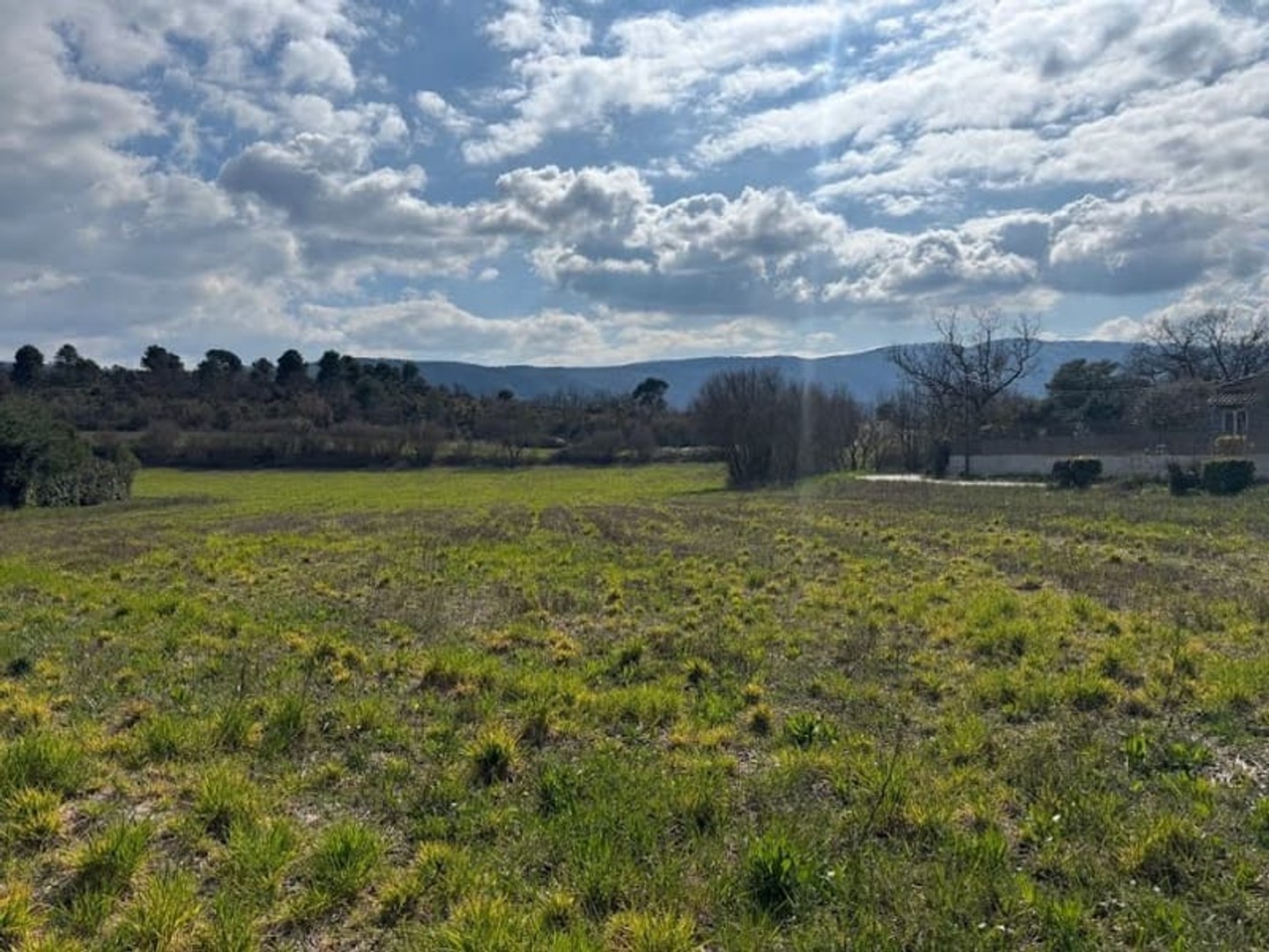 Maison à vendre - 1700m2 - Céreste (04280)