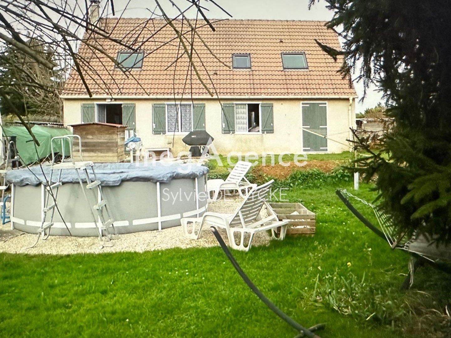 Maison sur 1025m2 de terrain clos