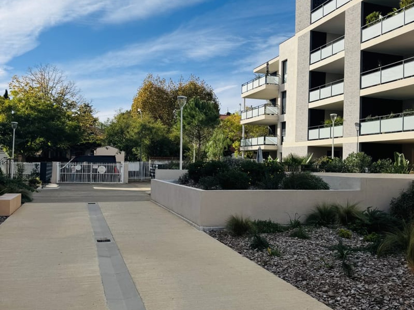 Parking / garage / box à vendre - 12m2 - Hyères (83400)