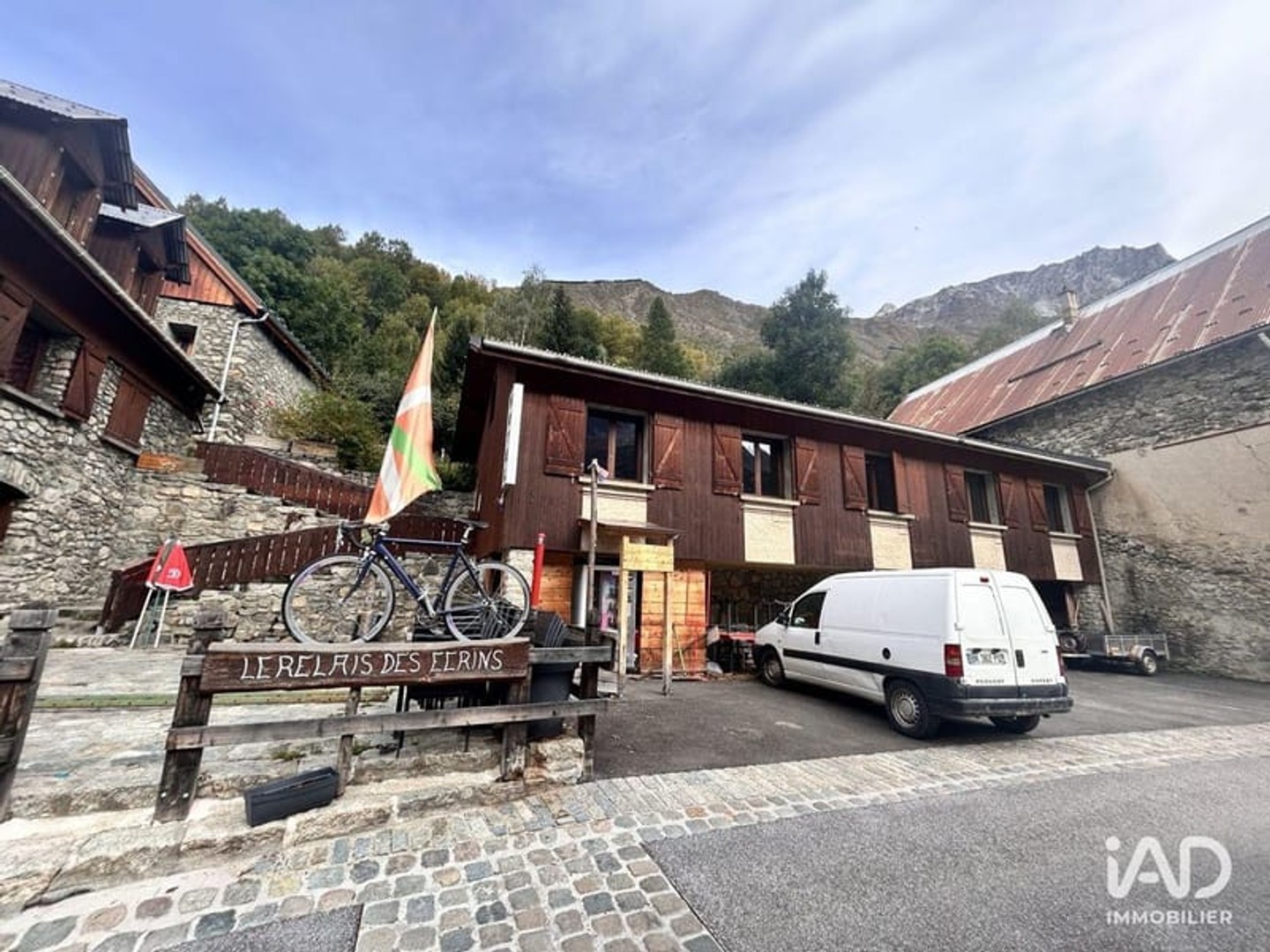 Immeuble commercial 89 m²