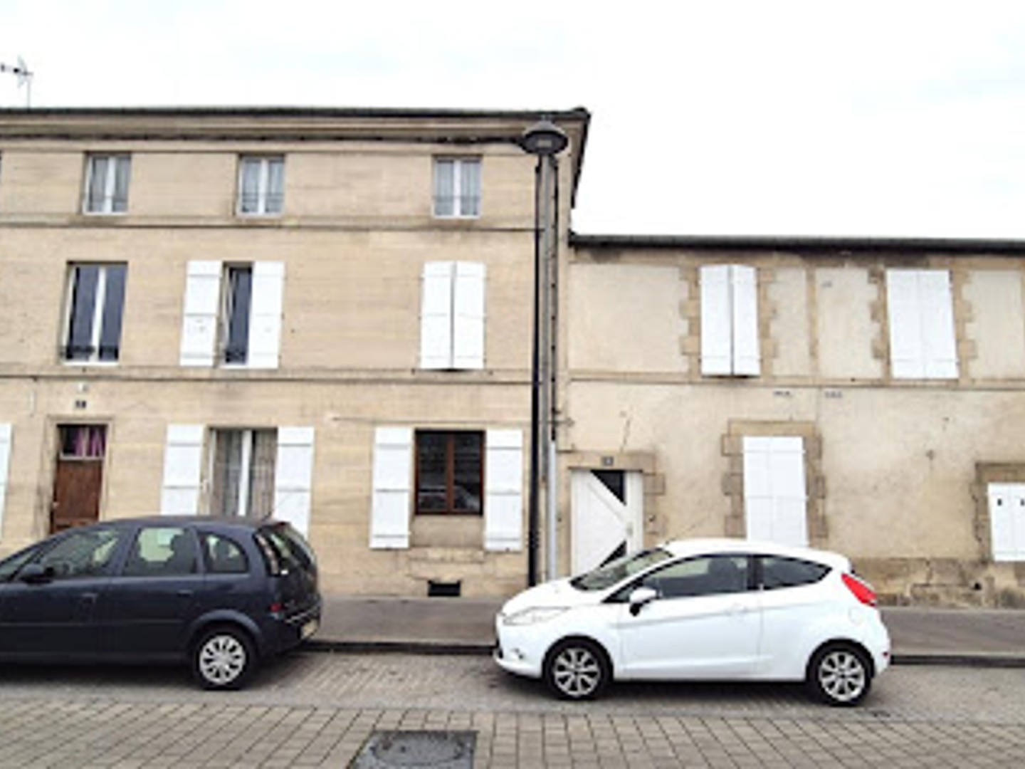 Local commercial 9 pièces 200 m²