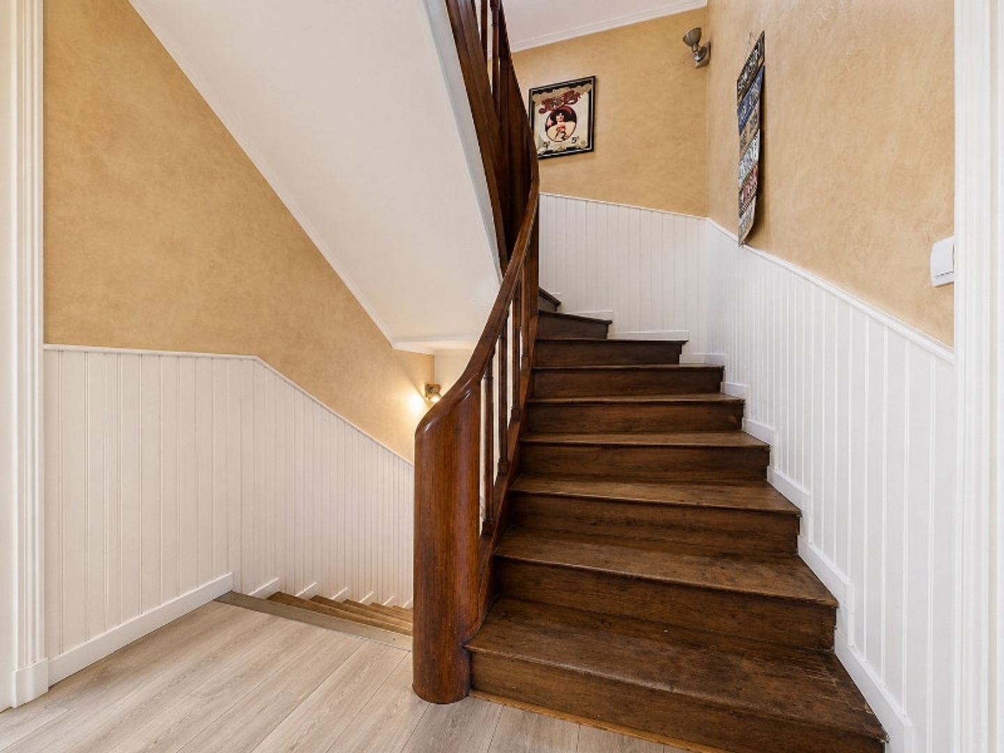 Maison  2 chambres- jardin- double garage + un T2 loué en RDC : un achat malin en plein centre de CHÂTEAU-RENAULT