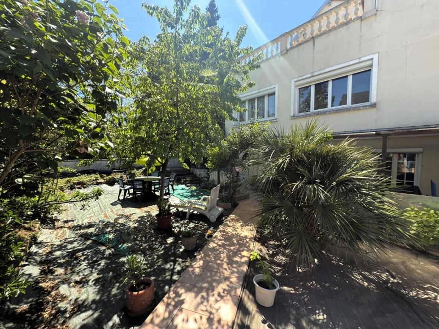 GOURNAY SUR MARNE - BORD DE MARNE - Bien atypique avec jardin au