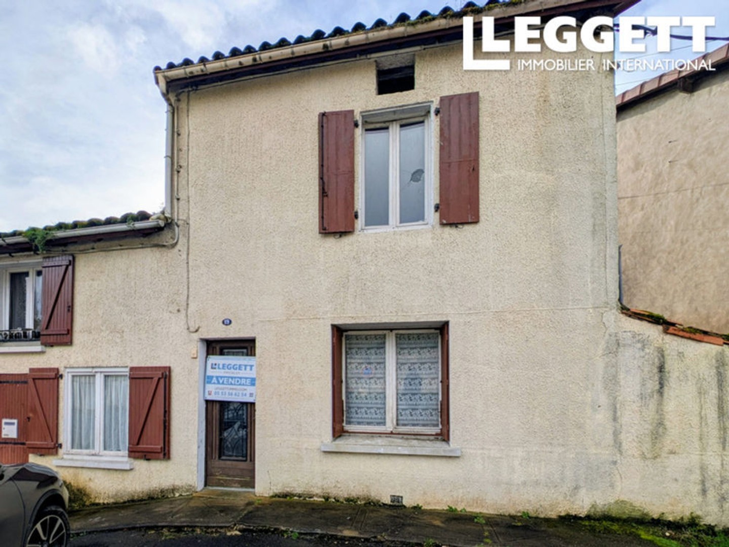 Maison de ville en pierre - à rénover - 115 m²- Centre de Ruffec ? Garages & dépendances