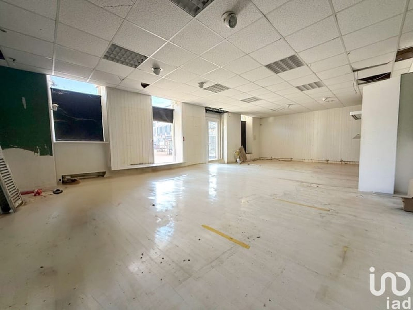 Immeuble commercial 106 m²