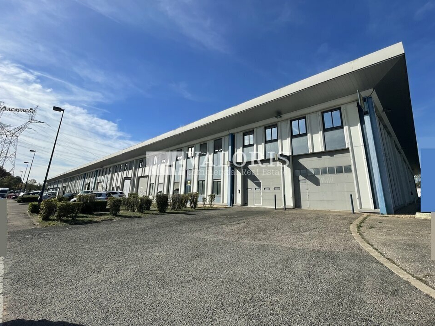 LOCAUX D'ACTIVITE A VENDRE