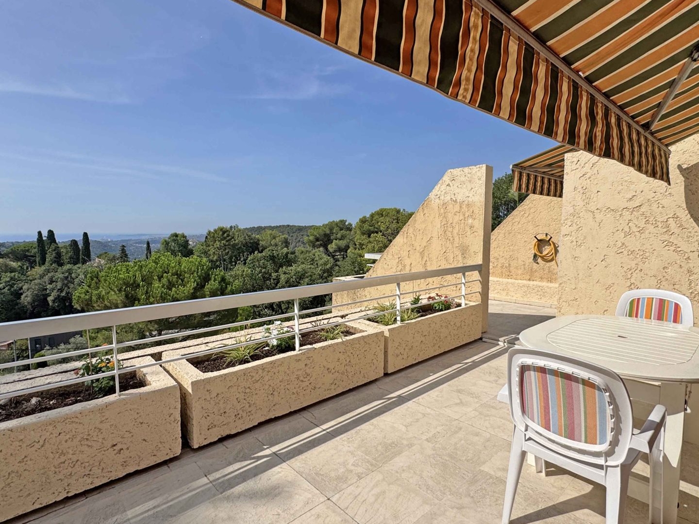 Vence - Vue mer panoramique - Appartement 2P de 62 m2 Dernier étage