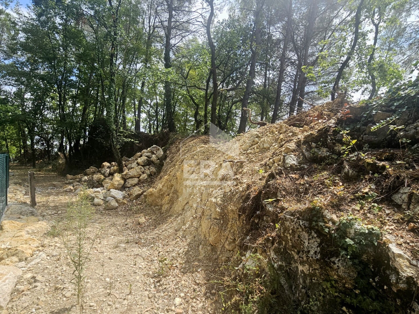 Terrain à vendre - 2500m2 - Tourrettes-Sur-Loup (06140)