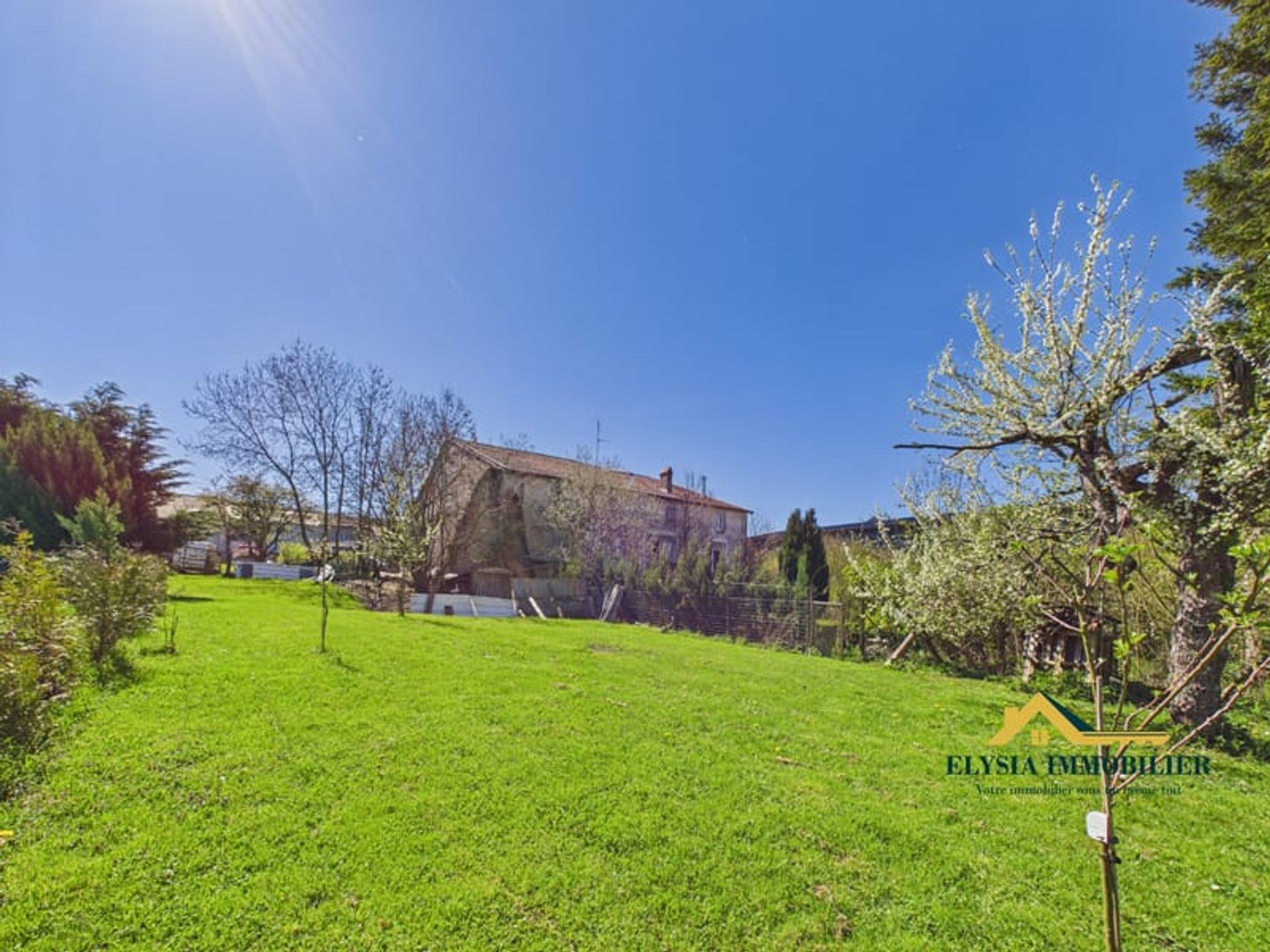 Maison à vendre - 7 pièces - 269m2 - Saulvaux (55500)