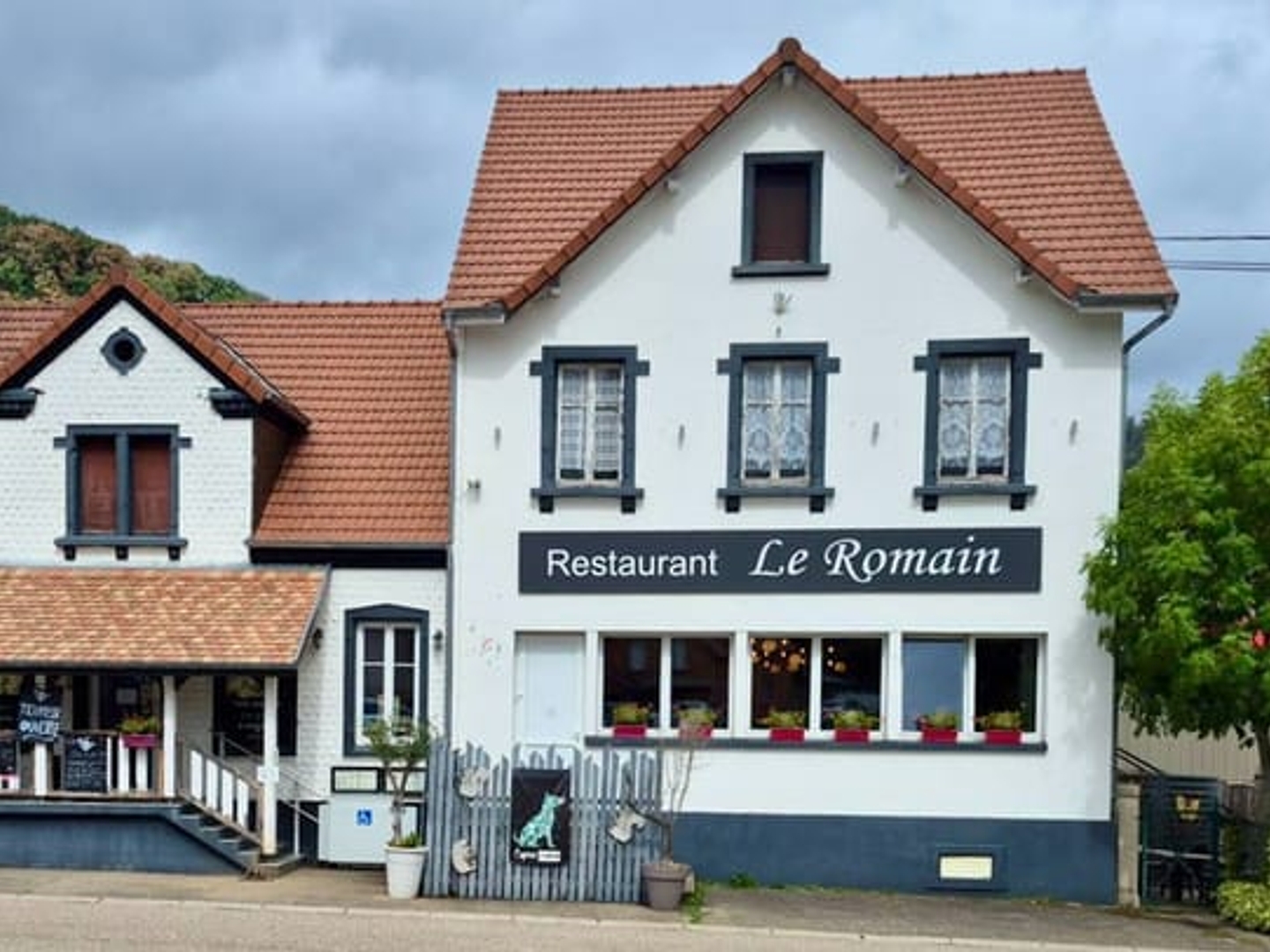 LA BROQUE - ENSEMBLE IMMOBILIER - RESTAURANT ET LOGEMENTS A AMENAGER