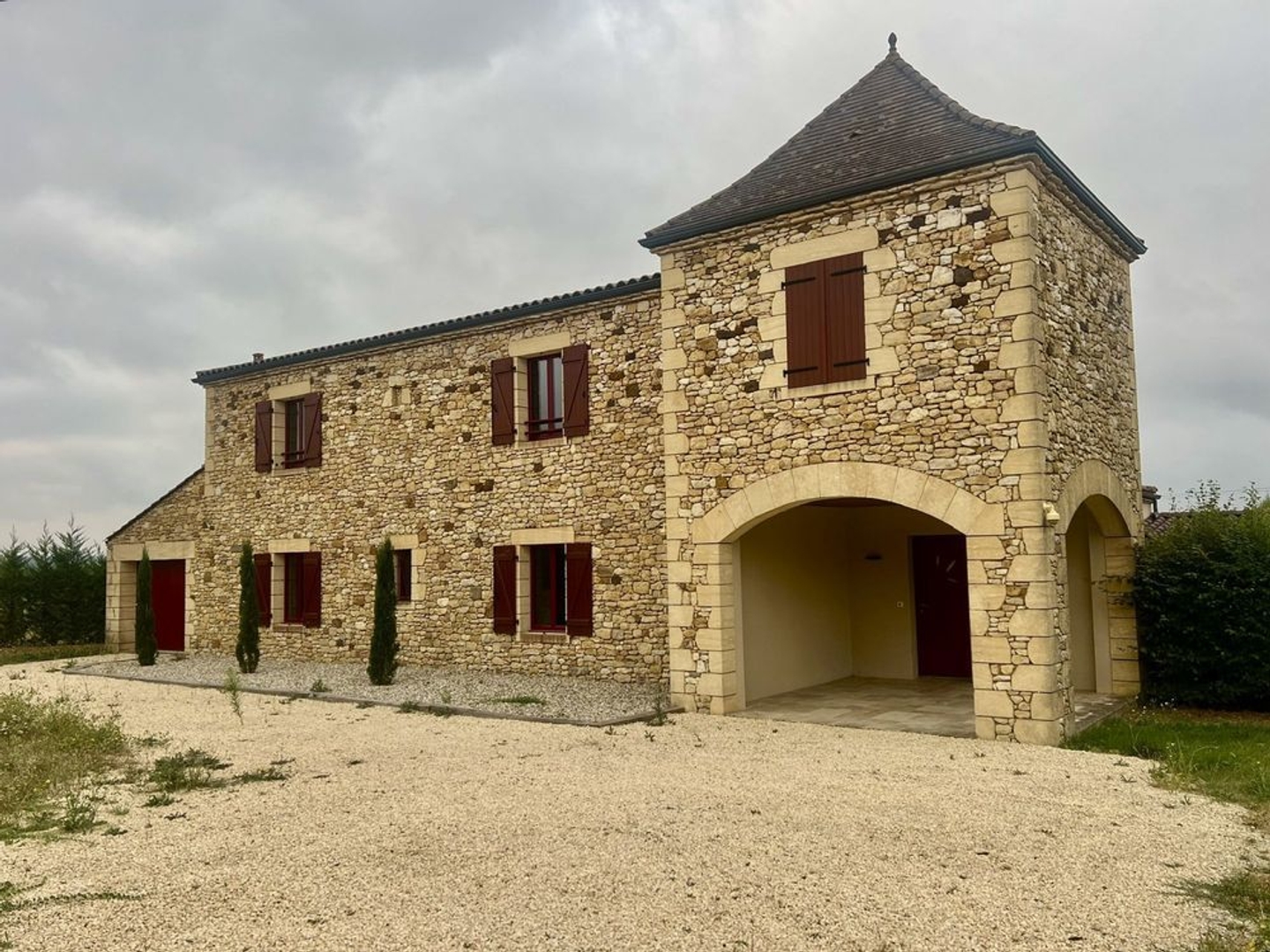 MONPAZIER: Périgourdine contemporaine avec piscine, terrain con