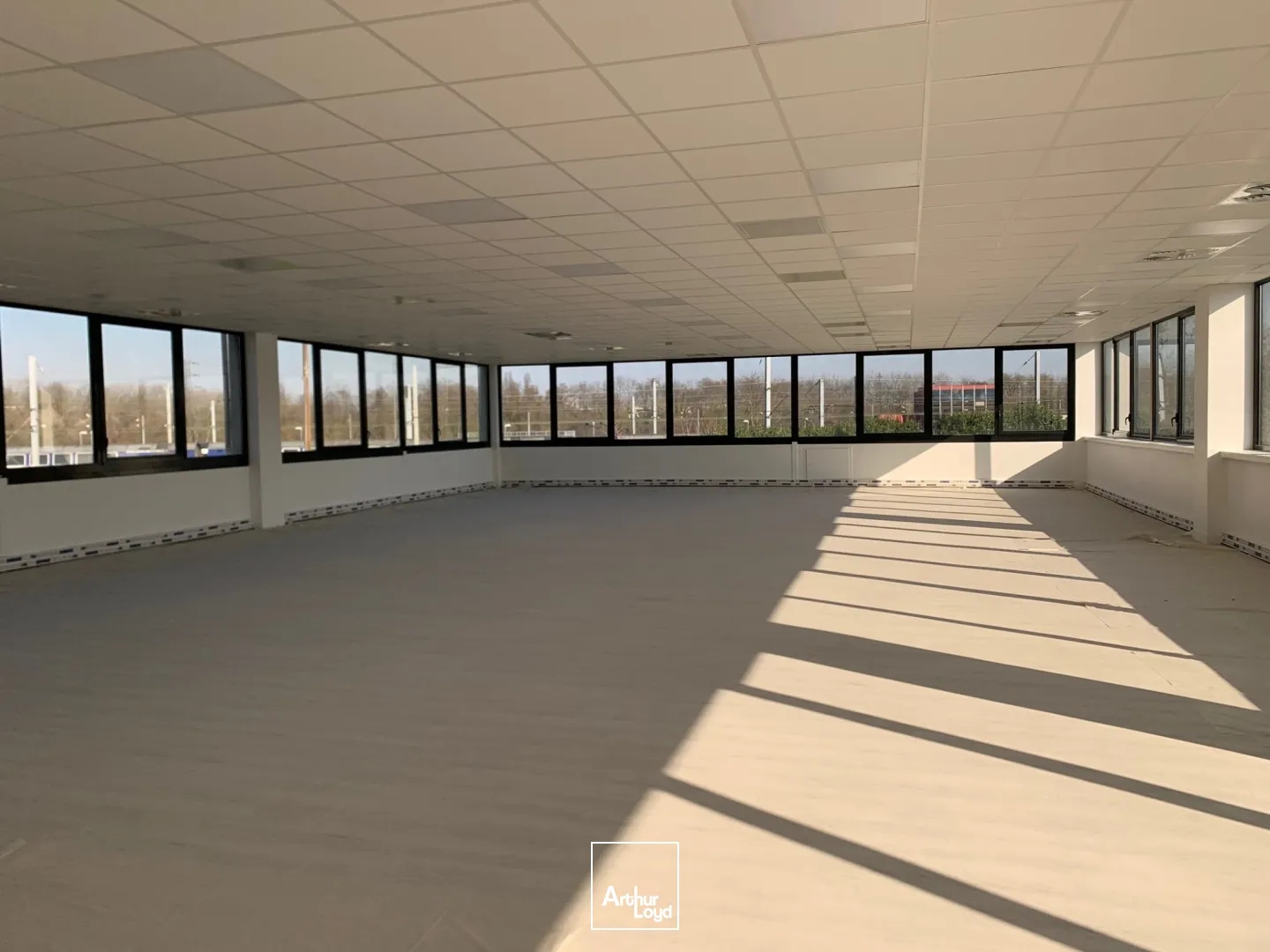 Locaux à vendre - 1 pièce - 2358m2 - Gennevilliers (92230)