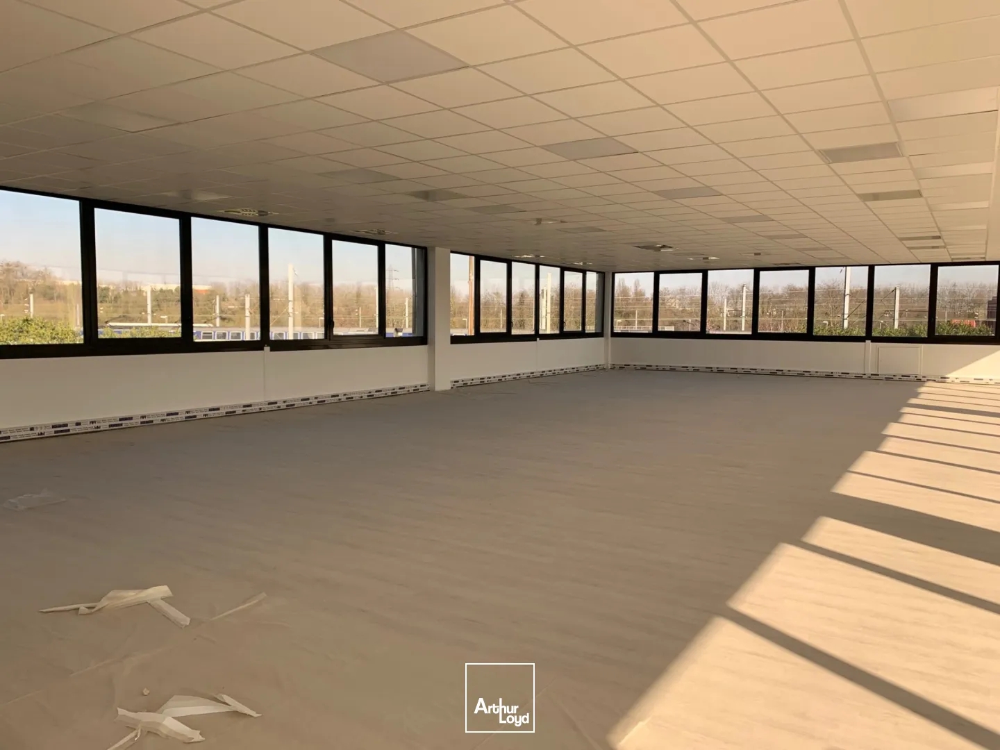 Locaux à vendre - 1 pièce - 2358m2 - Gennevilliers (92230)