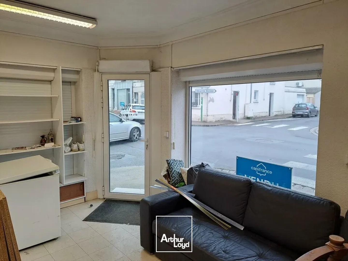 A VENDRE IMMEUBLE EMPLACEMENT D'ANGLE SUR CENTRE VILLE OUEST CHATELLERAULT