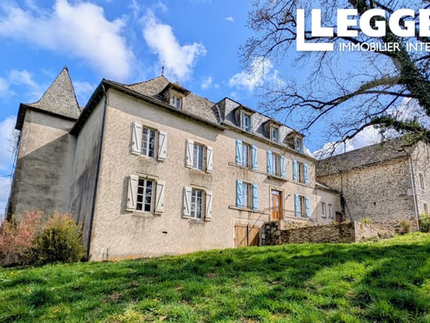 Superbe ferme : maison de maître 306 m², charmante maison 91 m², grandes granges et hangars sur plus d'1 ha !