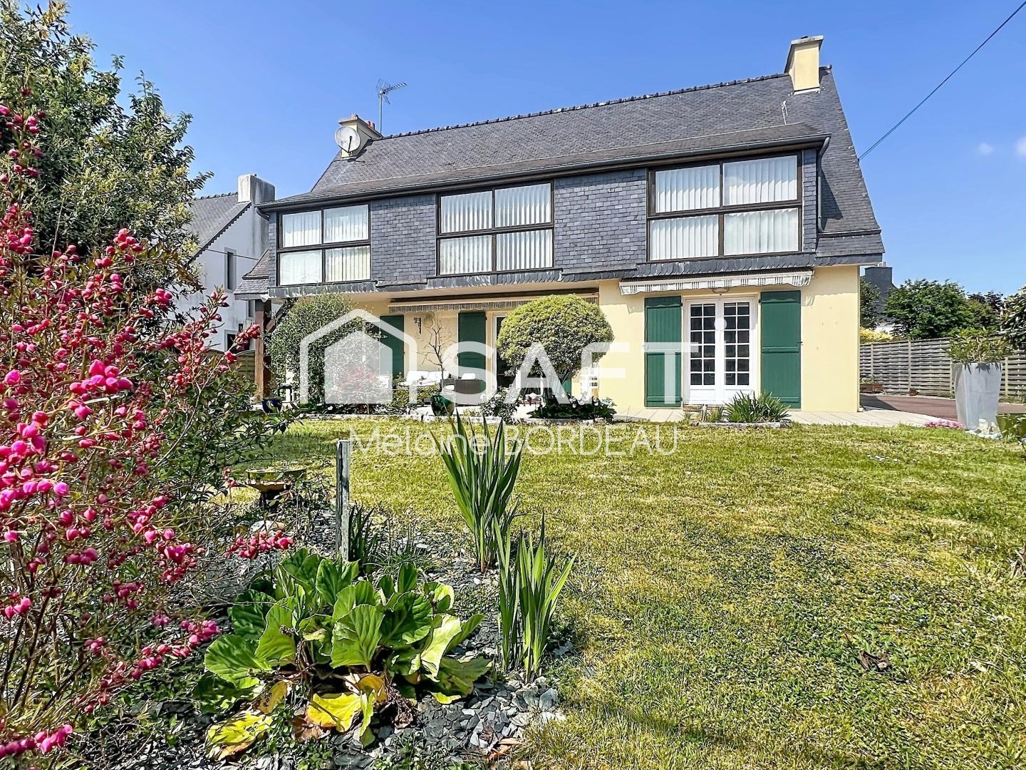 Maison traditionnelle, 4 chambres, centre-bourg