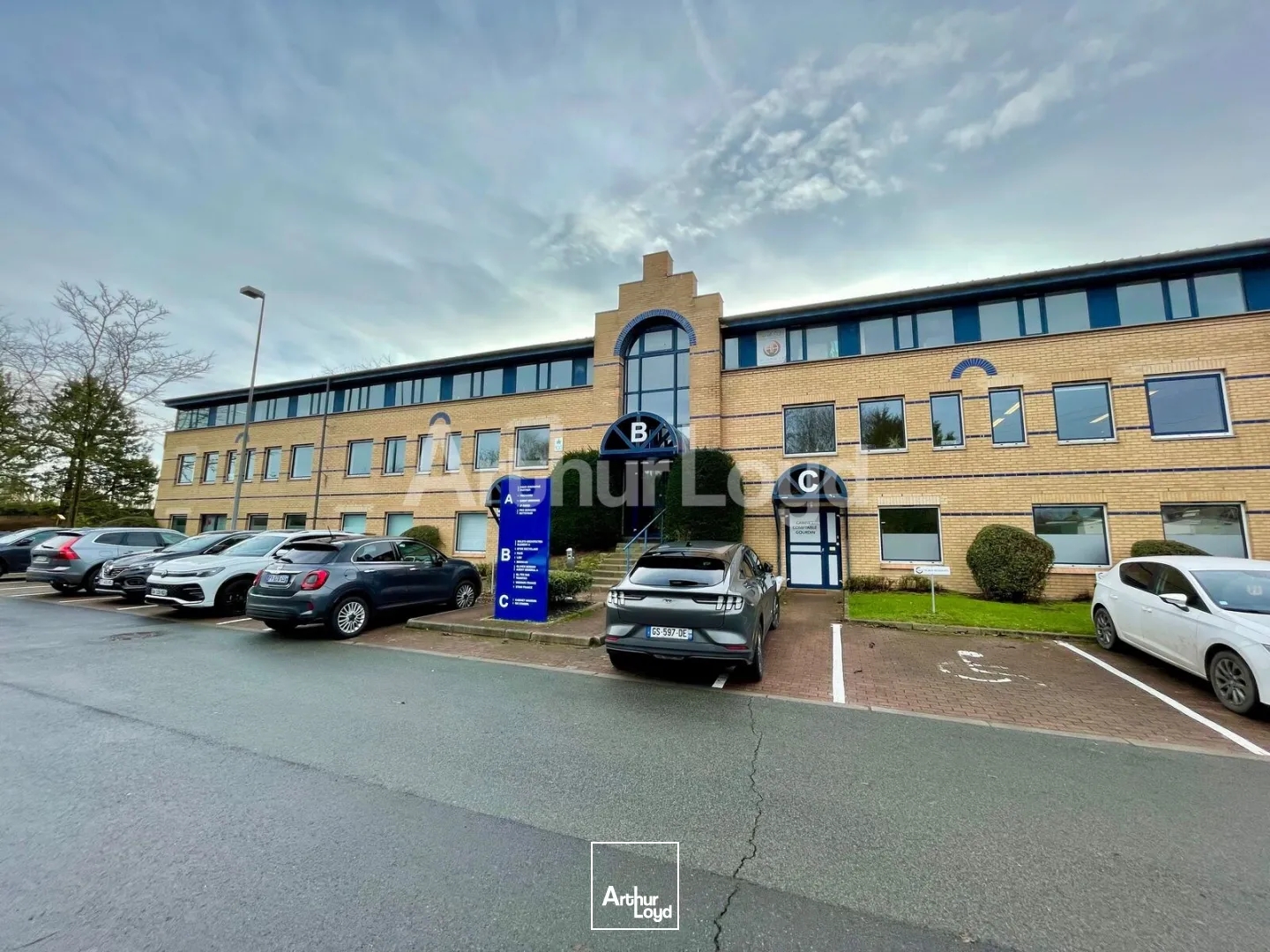 Bureaux à vendre à Villeneuve-d'Ascq rez-de-chaussée accès livraison double entrée