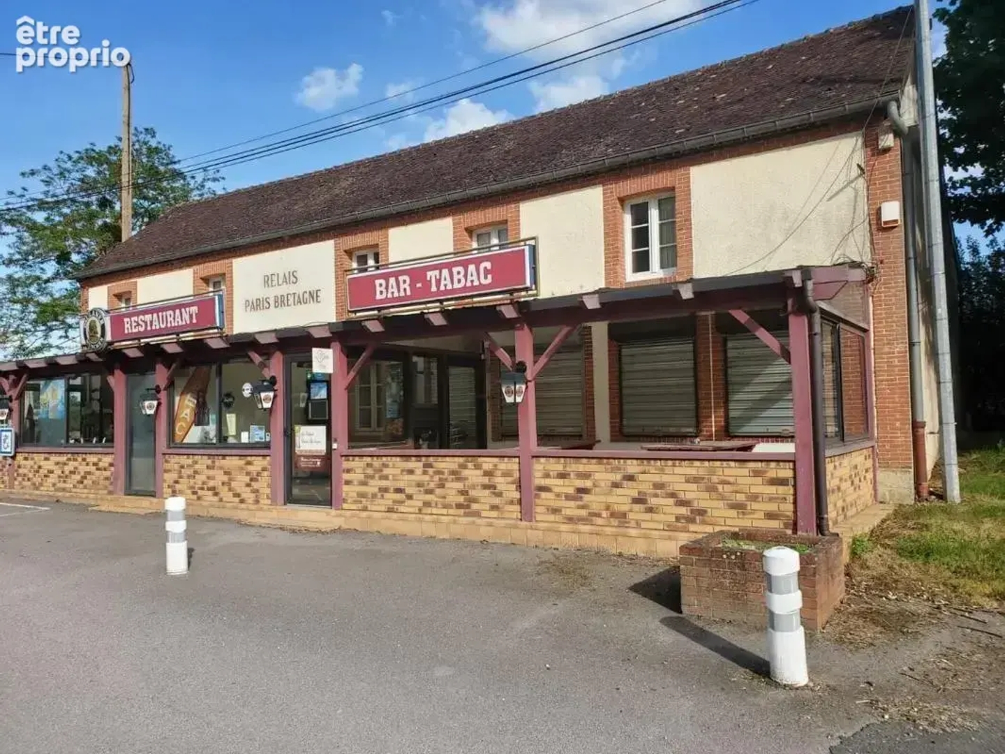 Ensemble immobilier à usage commercial et d'habitation - Proche RN12