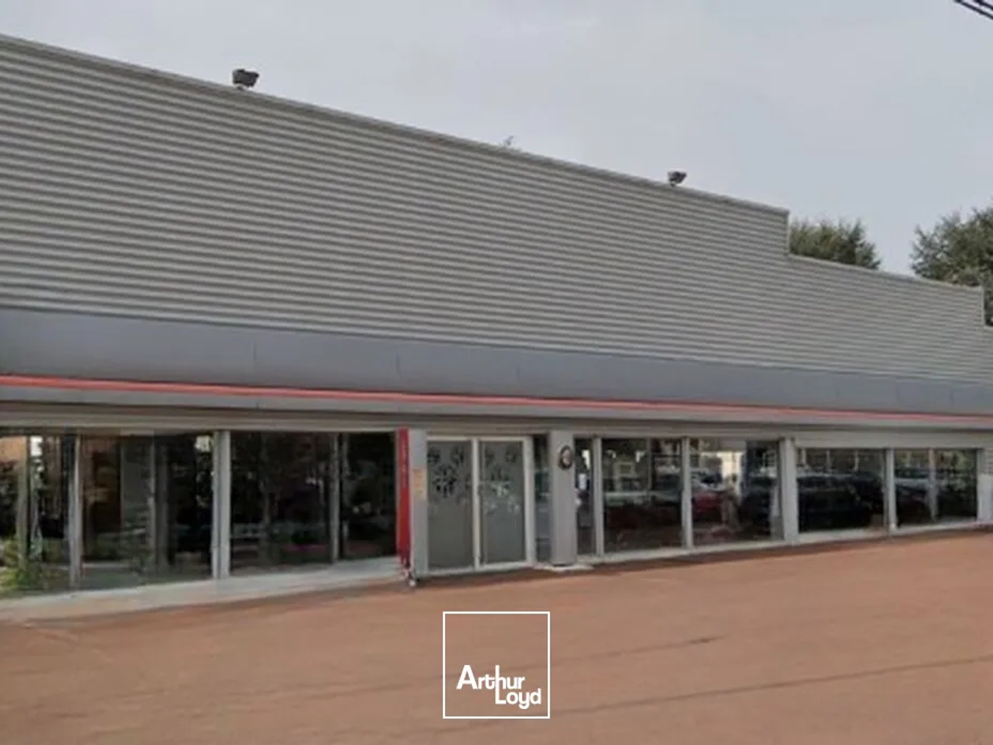 À VENDRE : Local commercial 900 m² show-room + atelier à MABLY