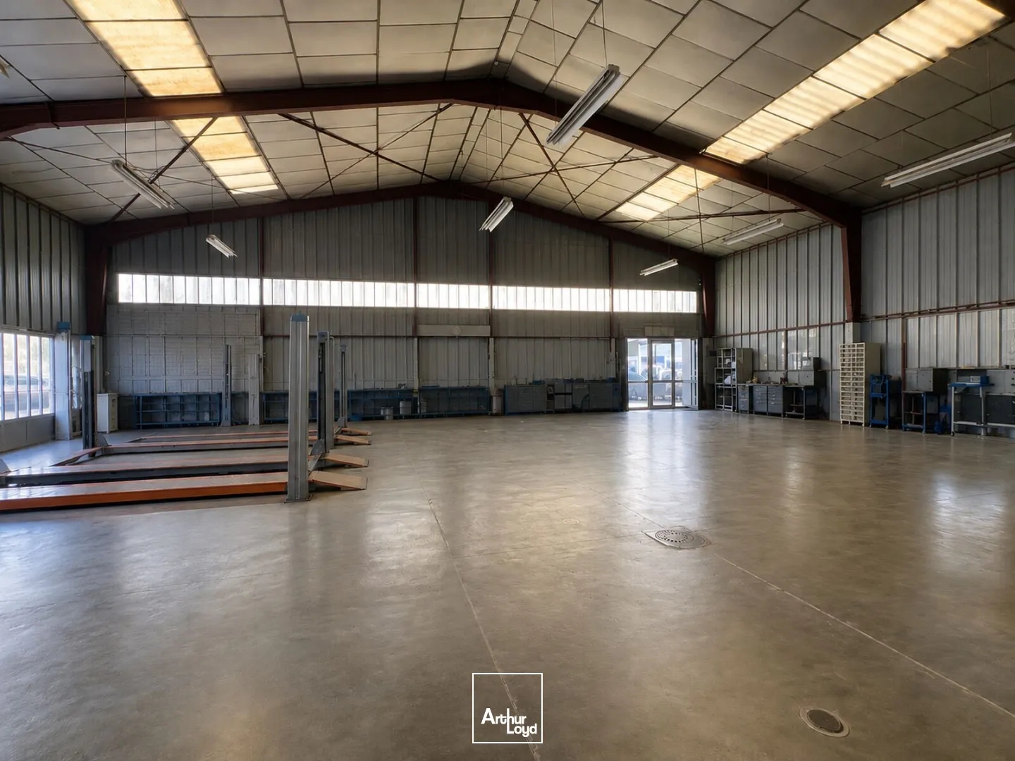 Locaux à vendre - 900m2 - Roanne (42300)