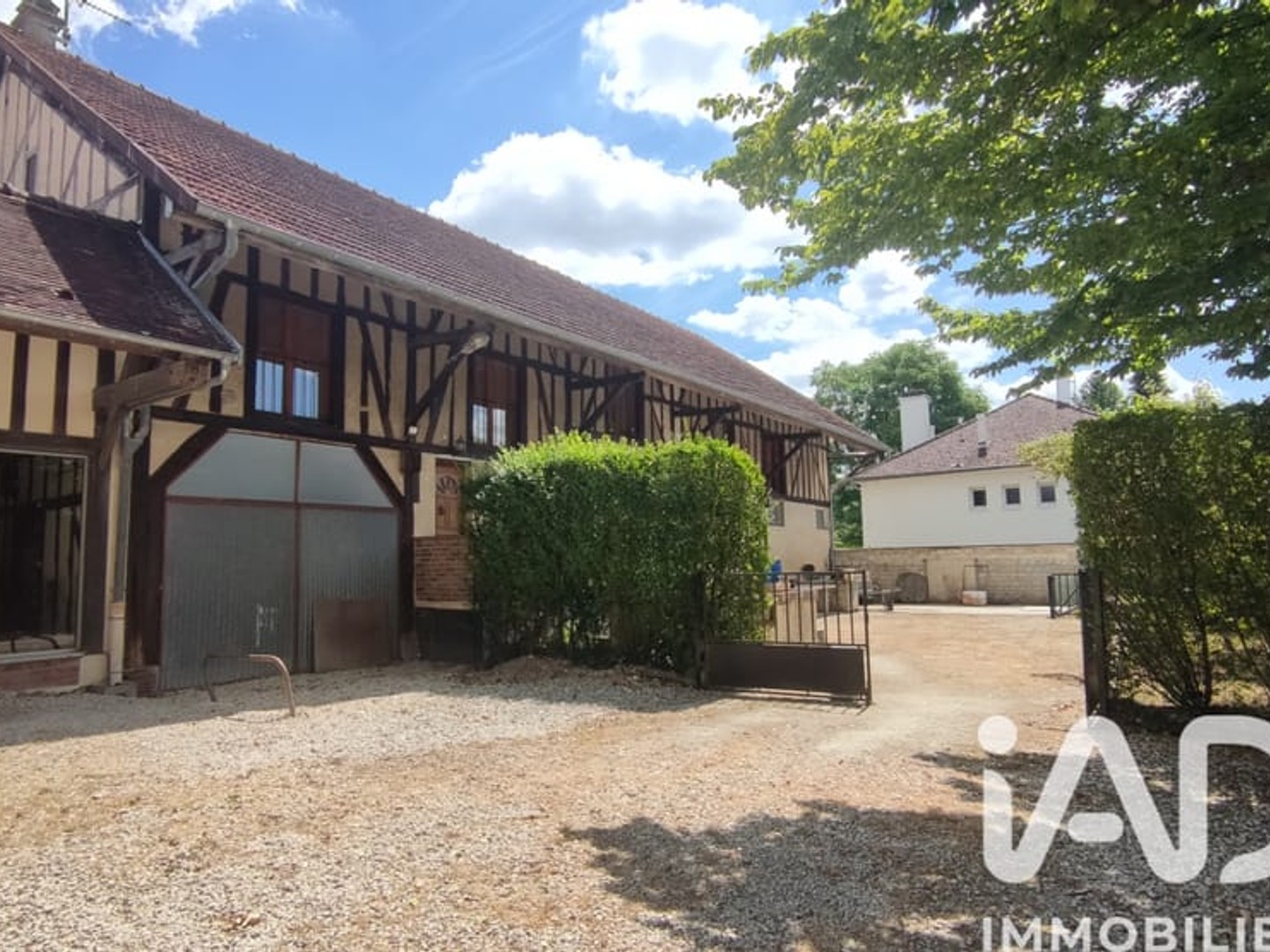 Maison à vendre - 625m2 - Bar-Sur-Seine (10110)