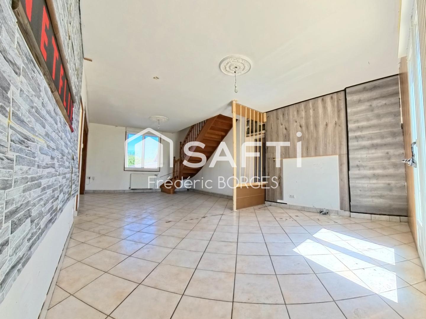 Maison à vendre - 6 pièces - 149m2 - Essigny-Le-Petit (02100)