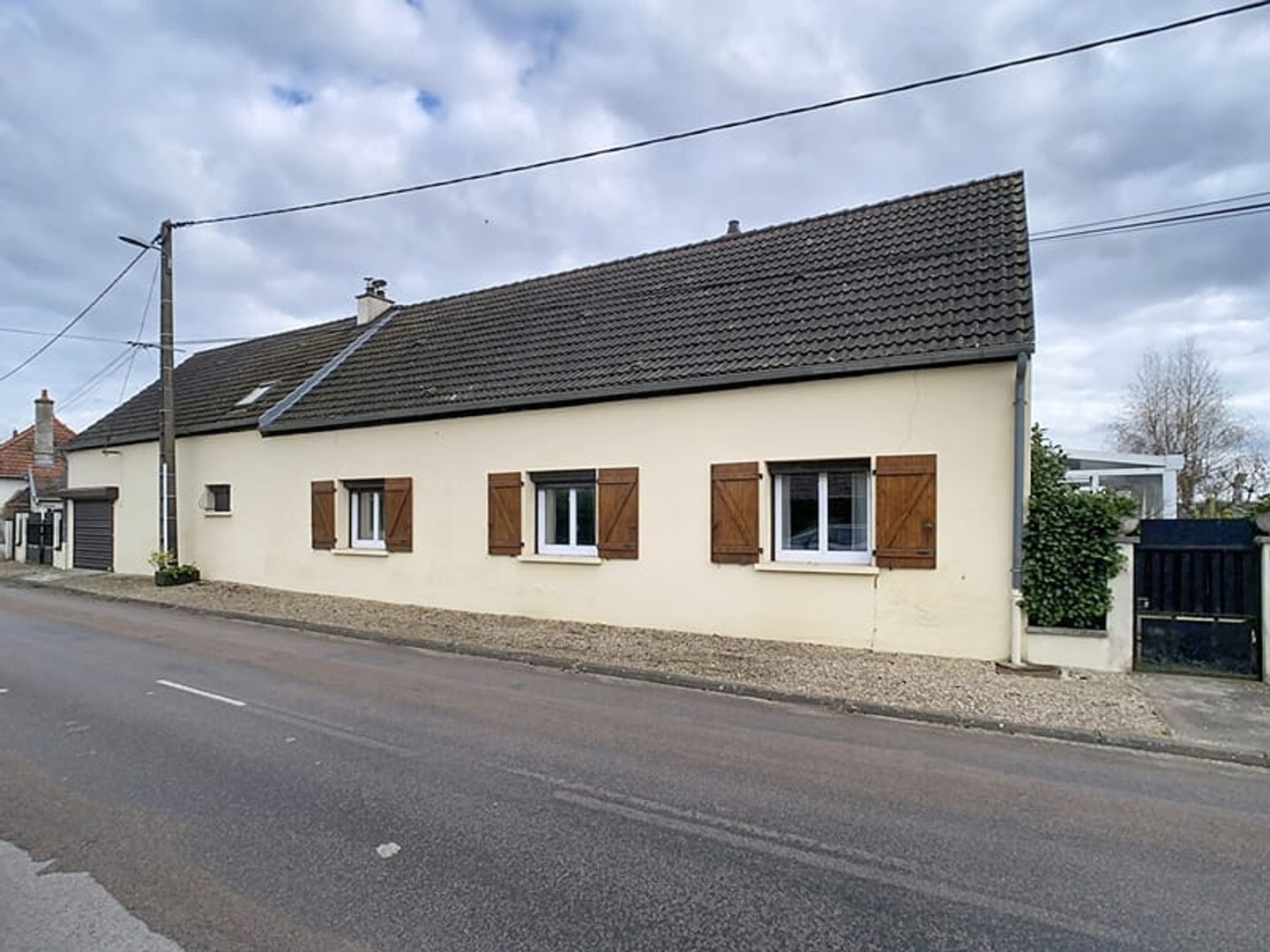 PAGNY LA VILLE : Maison + dépendance + grand terrain