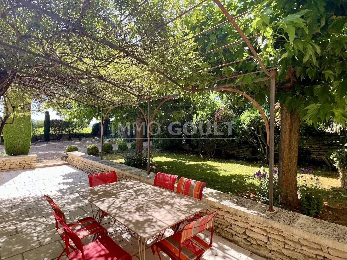 Maison à vendre - 300m2 - Cabrières-D'avignon (84220)
