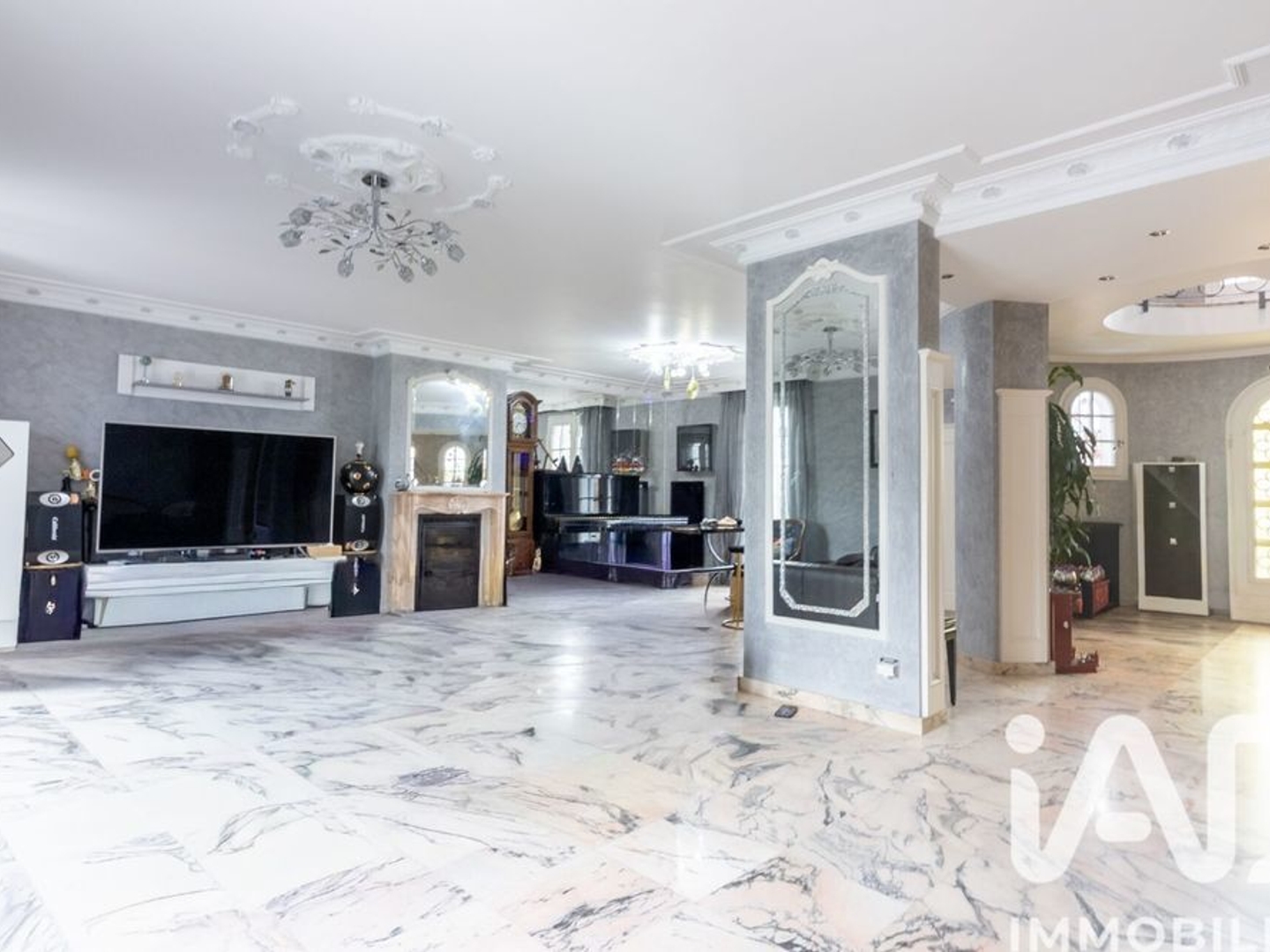 Maison à vendre - 6 pièces - 400m2 - Bron (69500)