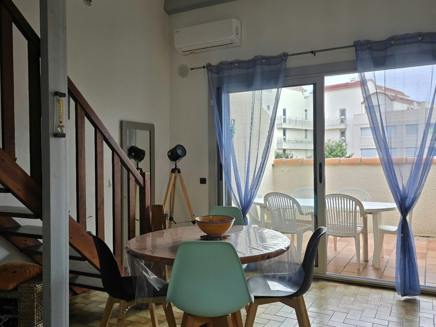 Charmante maison avec terrasse, 4 à 6 couchages et parking privatif, à deux pas du port
