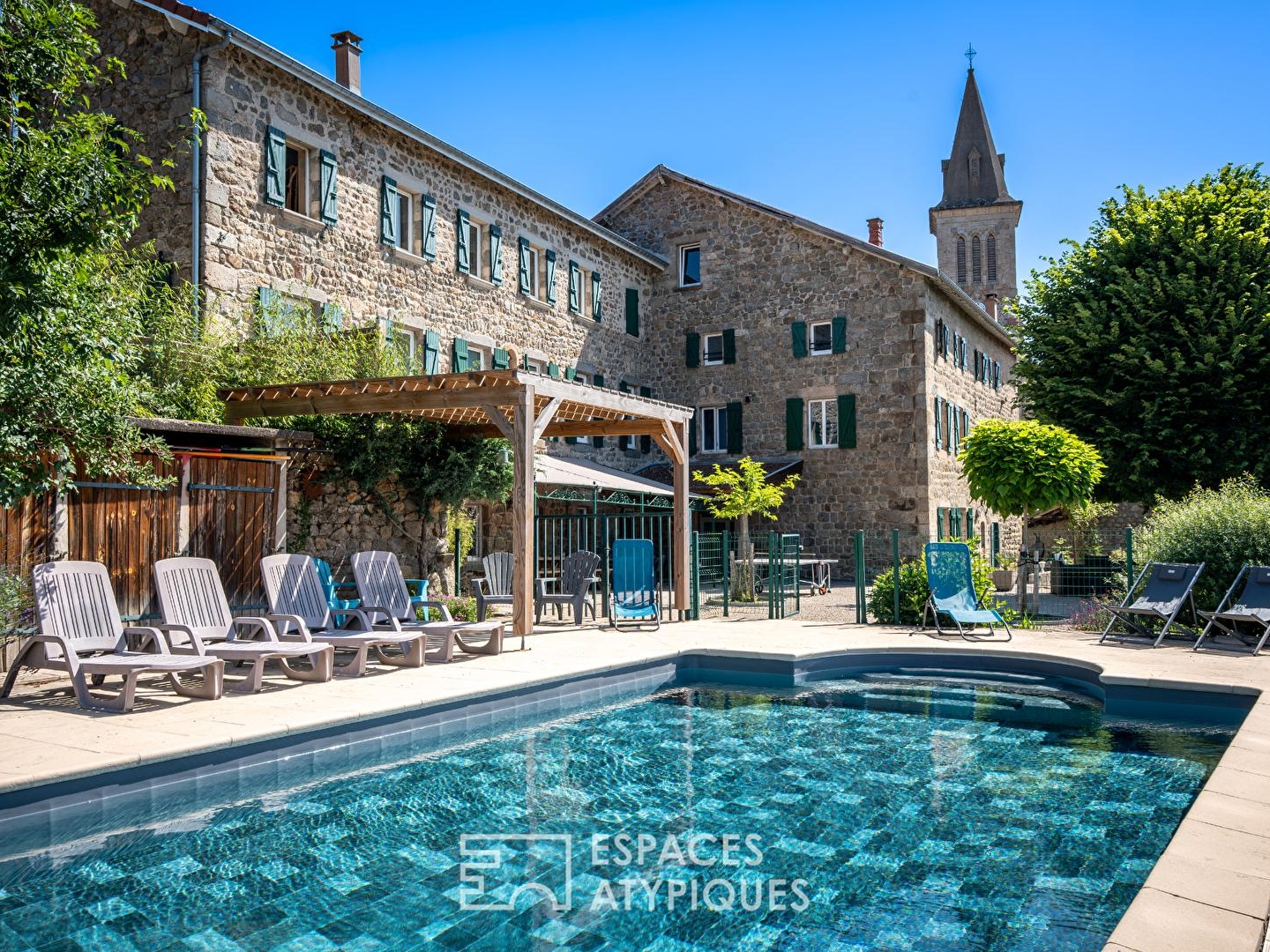 Immeuble à vendre - 20 pièces - 650m2 - Rochepaule (07320)
