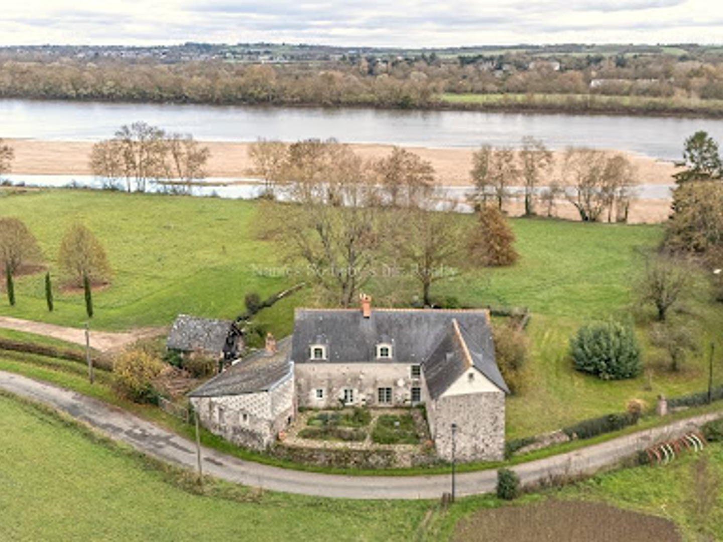 Maison 10 pièces 266 m²