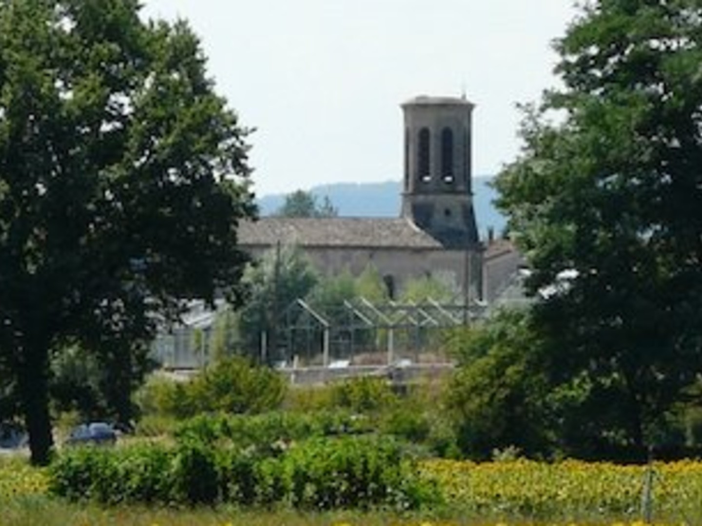 TERRAIN PLAT zone UE agglomération AUBENAS - idéal pour seigneurerie ou crèche - environ 5000 m2 - proche des
